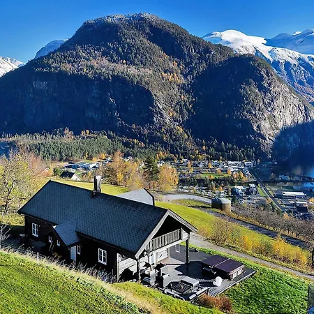 8 Person In Valldal-by Traum Valldal
