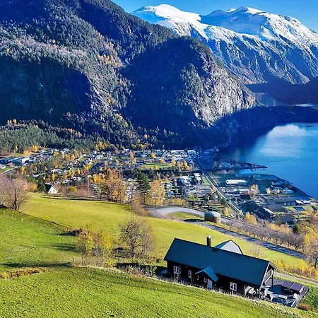 8 Person In Valldal-by Traum * Valldal