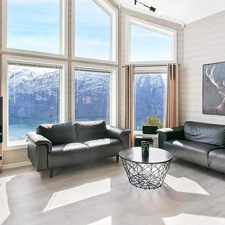 8 Person In Valldal-by Traum